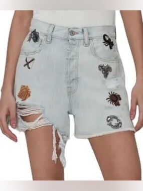 7 for All Man Kind Easy Ruby Cut Off Short in Rosemary Zodiac patches. Size 26